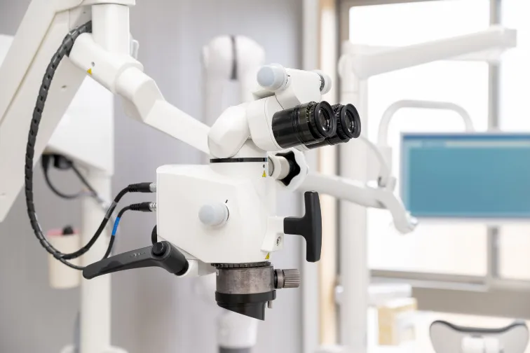 マイクロスコープ(歯科用顕微鏡)